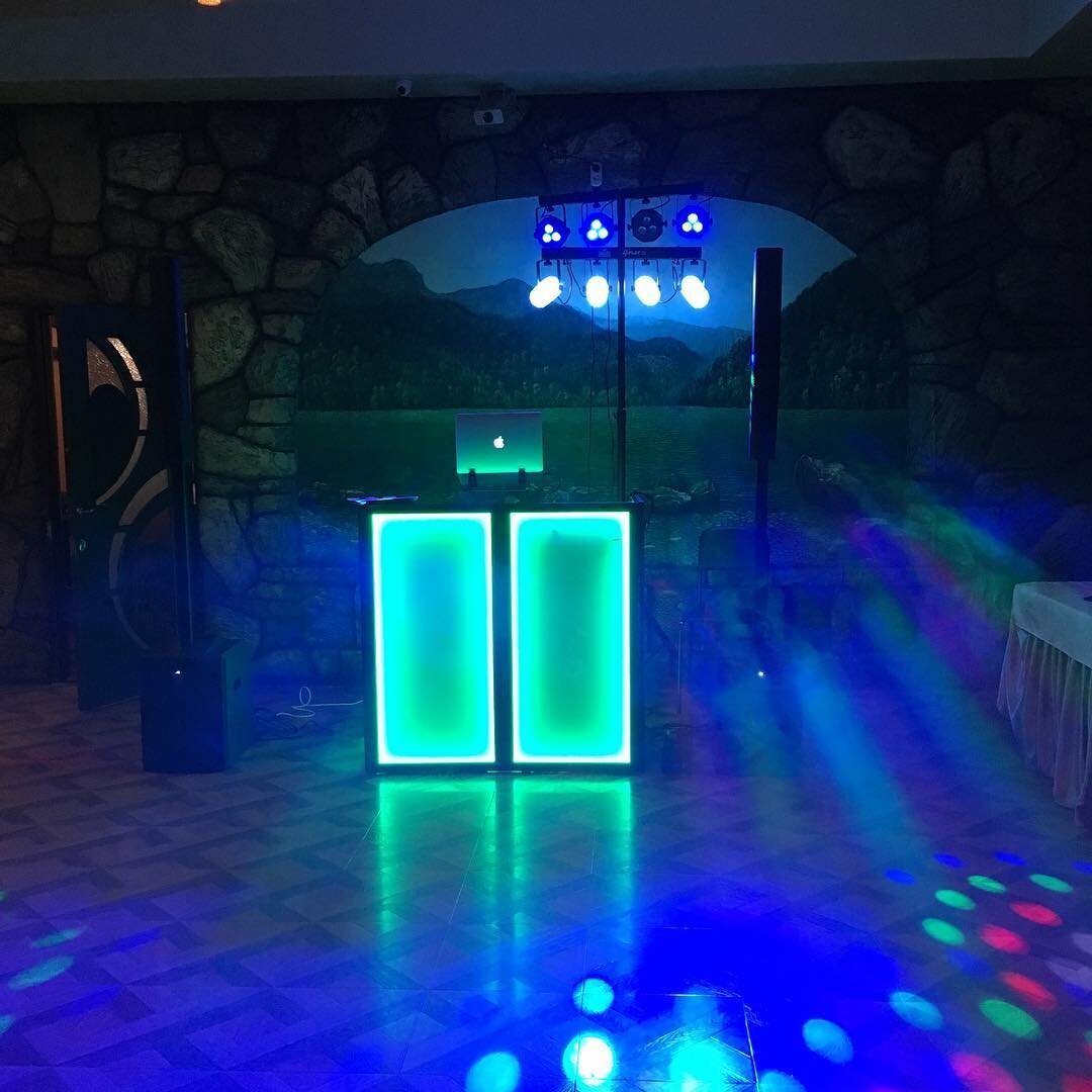 Фото  #djAbrocodabro  Звук-Electro-voice evolve50, Свет- American Dj