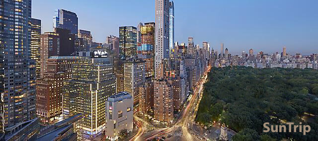 Central Park - один из самых знаменитых в мире. Парк прямоугольной формы, длиной 4 км, а шириной 800 метров, располагается между Пятой и Восьмой авеню. Ежегодно парк посещает около 25 миллионов человек. Обслуживает парк компания Central Park Conservancy.