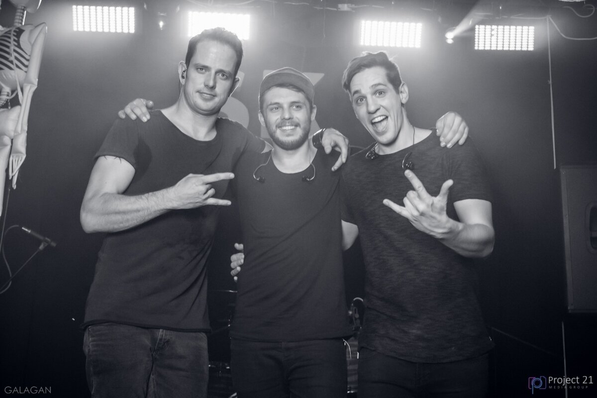 Вот так выглядят ребята. Фото тоже с концерта - правда, не у нас, а в Чебоксарах...