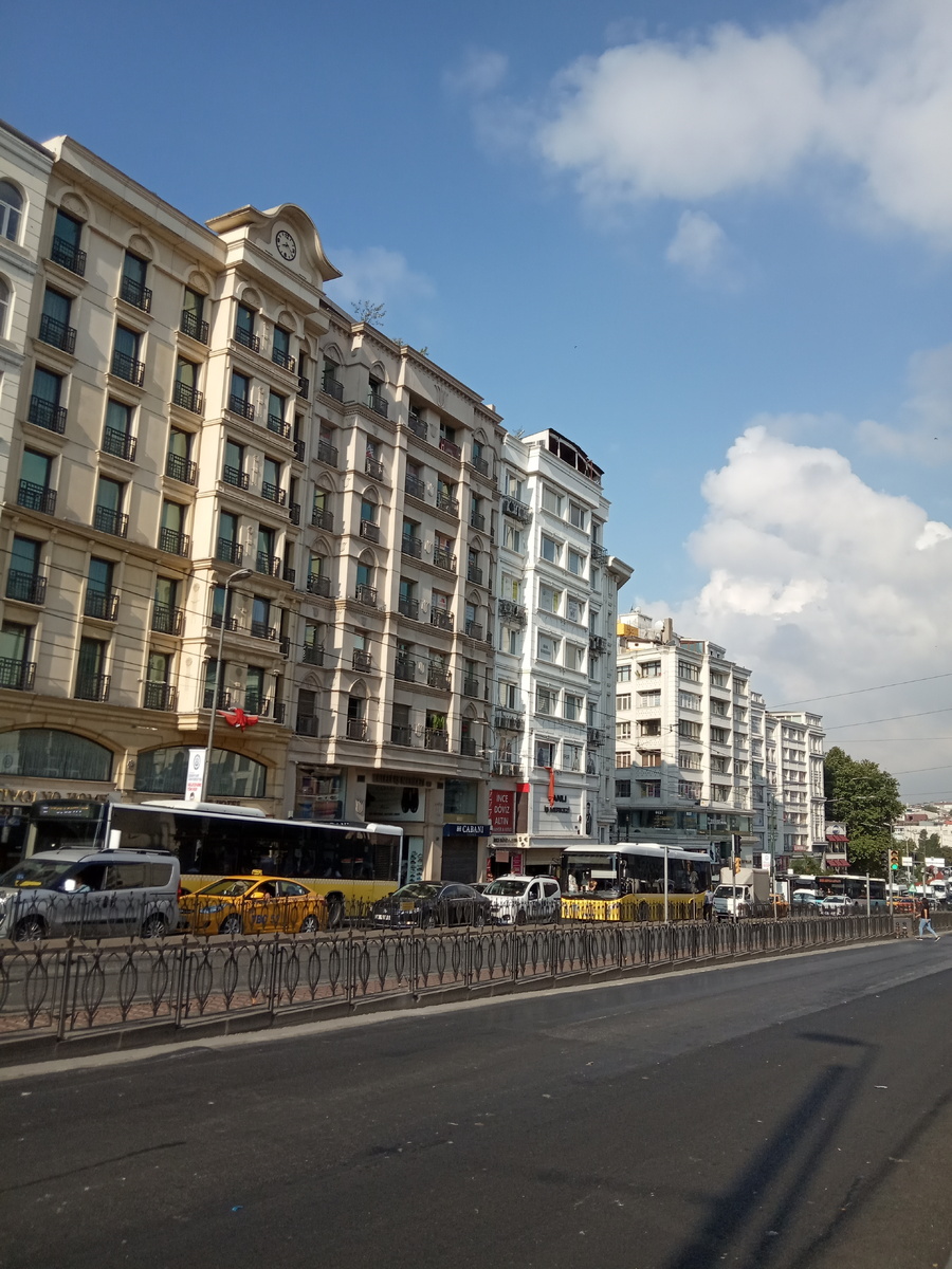 Фото из личного архива. Улица, рядом с отелем