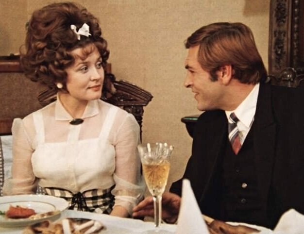  Если бы Катя не напоролась на мажорчика-Рудольфа, она бы непременно «отыскала» себе какого-нибудь заводского активиста или симпатичного студента.