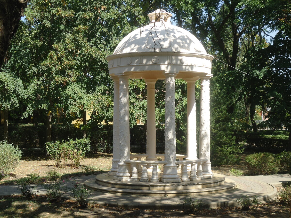 Фото автора, Игорь Попов.   Городской парк в городе Лабинске, Кубань