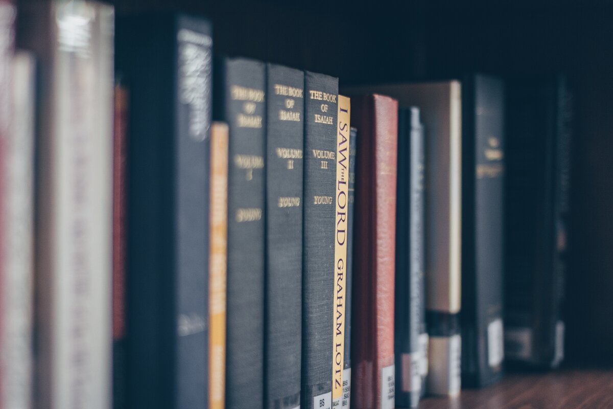 https://www.pexels.com/photo/assorted-books-on-the-shelf-990432/
