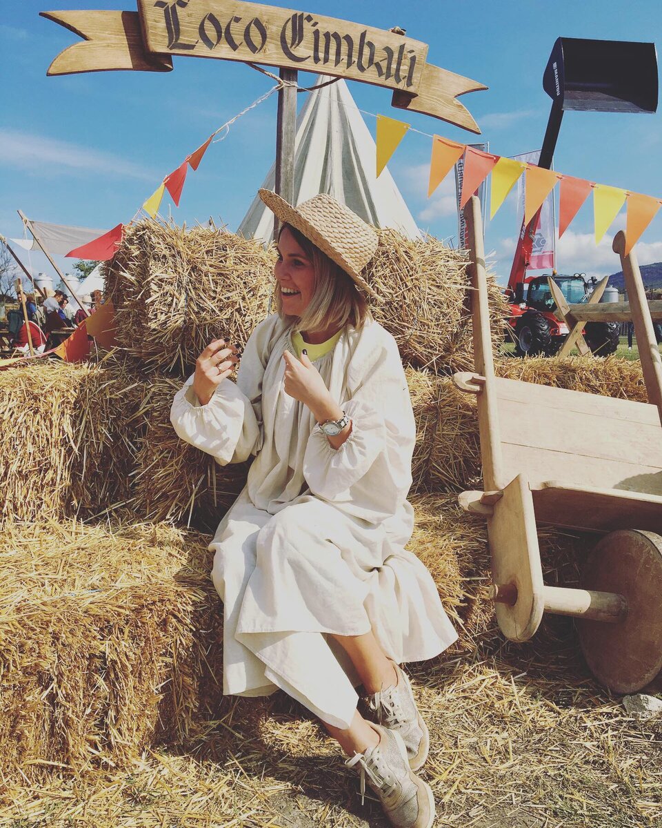 Вы правда считаете, что мне идет эта модель шляпки?