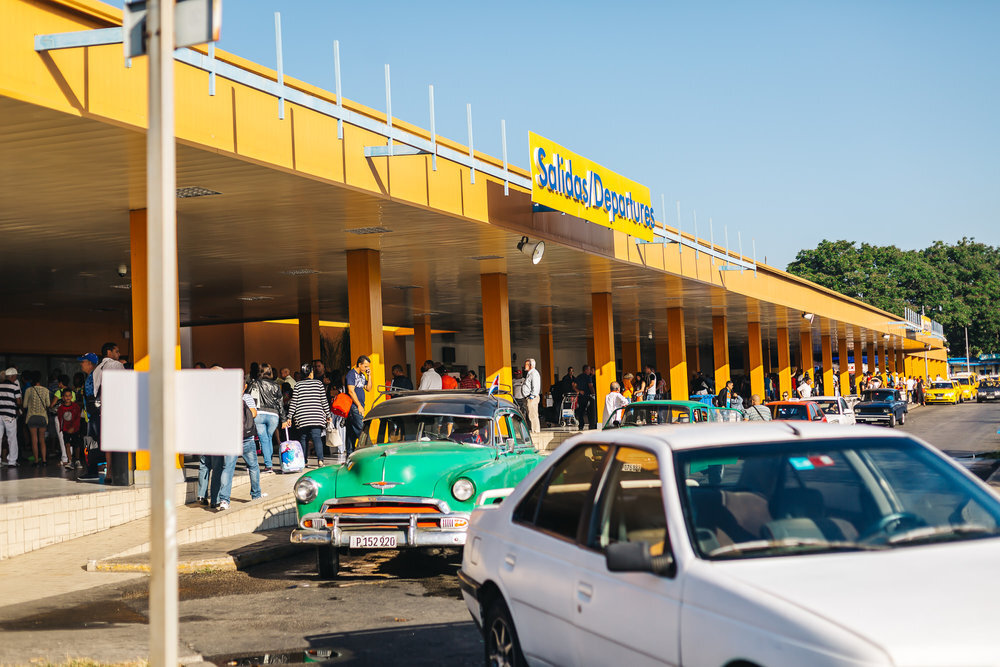 А так выглядит местный аэропорт