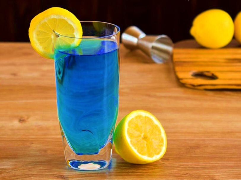 Простой рецепт приготовления алкогольного коктейля «Голубая лагуна» дома