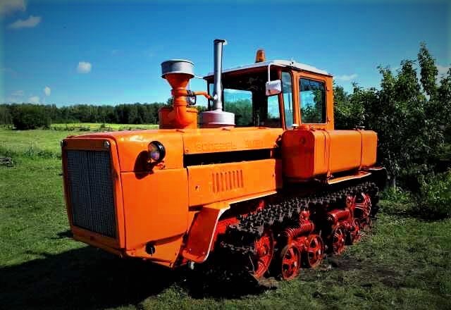 Скоростной гусеничный трактор ДТ-175М