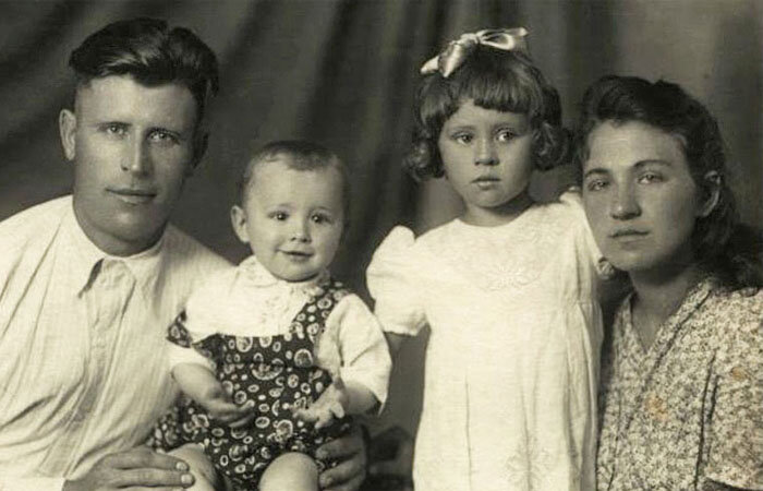 Семья Толкуновых в 1950 году.