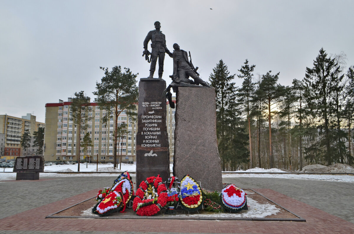 Памятник героическим защитника родины