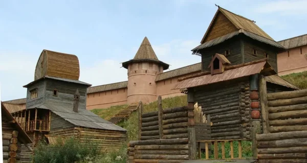 Фото из открытых источников. В те времена хоромы даже князей не отличались изящностью, но были просторные и добротные.