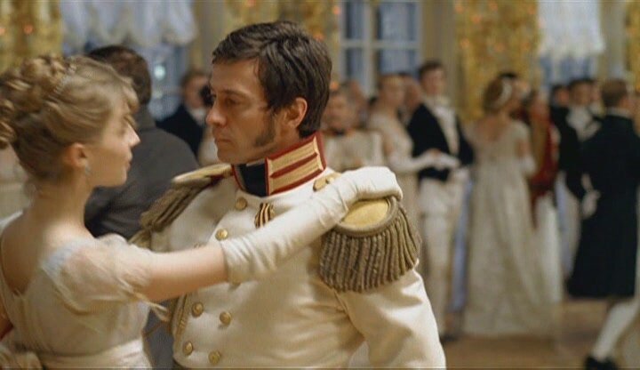 Вступление, здесь музыка захочет рассказать                                                                                                                  Свою историю, рассказ тебе поведать,
И гулкими «шагами» барабан, в начале вальса к сути всей подводит,
Но вот уже и скрипка верховодит, да не одна, а целый океан,
он, как волна, всё выше к нам подходит,
А трубы ведь не меньший ураган…
Здесь праздность и восторг покажутся в начале,
Они царящие торжественно на бале, 
где яркий свет и блеск вина в бокале,
И кружат пары в чудном карнавале. 
Но слышится таинственная грусть, упрятанная в музыке накале.
Сменяется мотив, другой похож на тот,
Повествование, о жизни продолжая, мечты, великолепия полёт,
В обыденность тебя, не возвращая, и не пуская, сильно увлечёт,
Туда, где снова бал и сказка привлечёт.
Однако и интрига есть большая, и равнодушие изысканной толпы,
Присутствует, тебя не замечая, и души злою хитростью полны, -
- Здесь праздность и восторг покажутся в начале.
© Гаврилов В.В    01.02.2017 год 19:15 г.	
© Copyright: Валерий Гаврилов, 2017 
Свидетельство о регистрации № 017-006091
