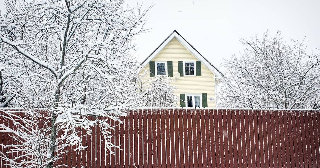 Наш домик зимой