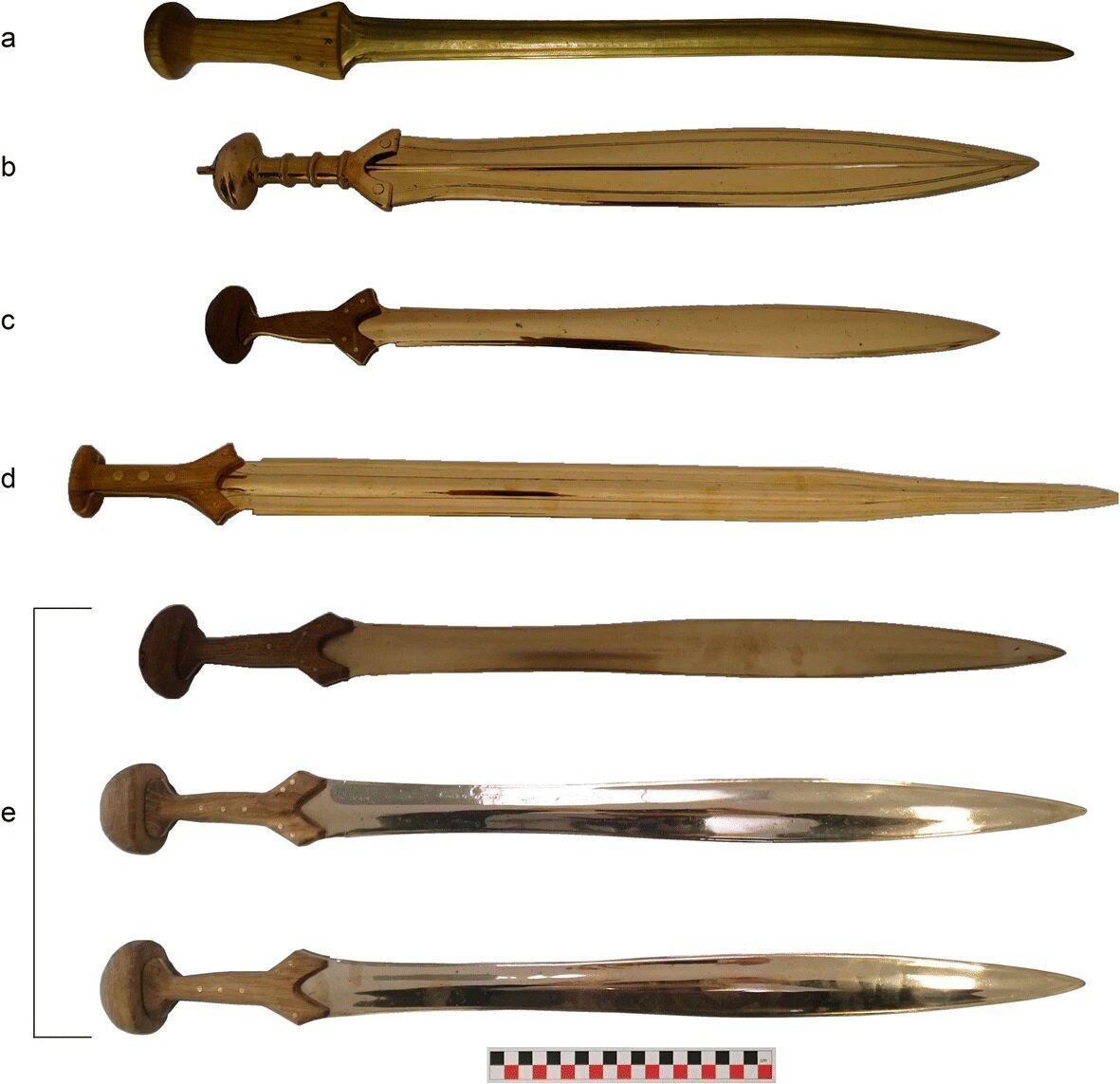 Копии мечей Бронзового века, изготовленные для эксперимента.