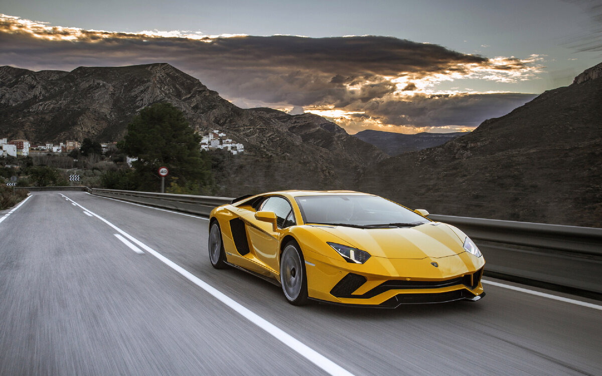 “Lamborghini Aventador S” 2015
