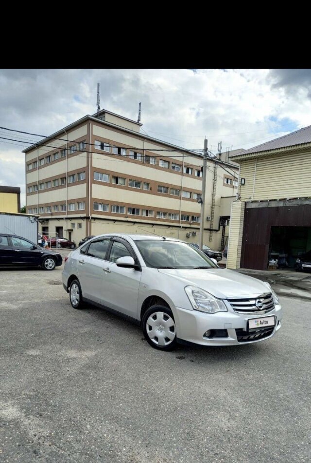 Для  повседневной работы , поездок по городу , достаточно неплохой автомобиль, во многом не прихотлив , небольшой расход бензина  на механической коробке передач 6, 7 л на 100км , на автоматической коробки передач 8, 10 л. на 100км . Вместимость  багажника для легкового автомобиля достаточно велика , просторный салон, но к сожалению минус что интерьер все же достался от Рено , хотелось бы что то интересного , двигатель и подвеска так же Рено , тут есть плюс проверенная надежность  . В целом неплохой автомобиль даже для начинающих водителей, для работы в такси и для повседневной езды по городу по своим делам. 