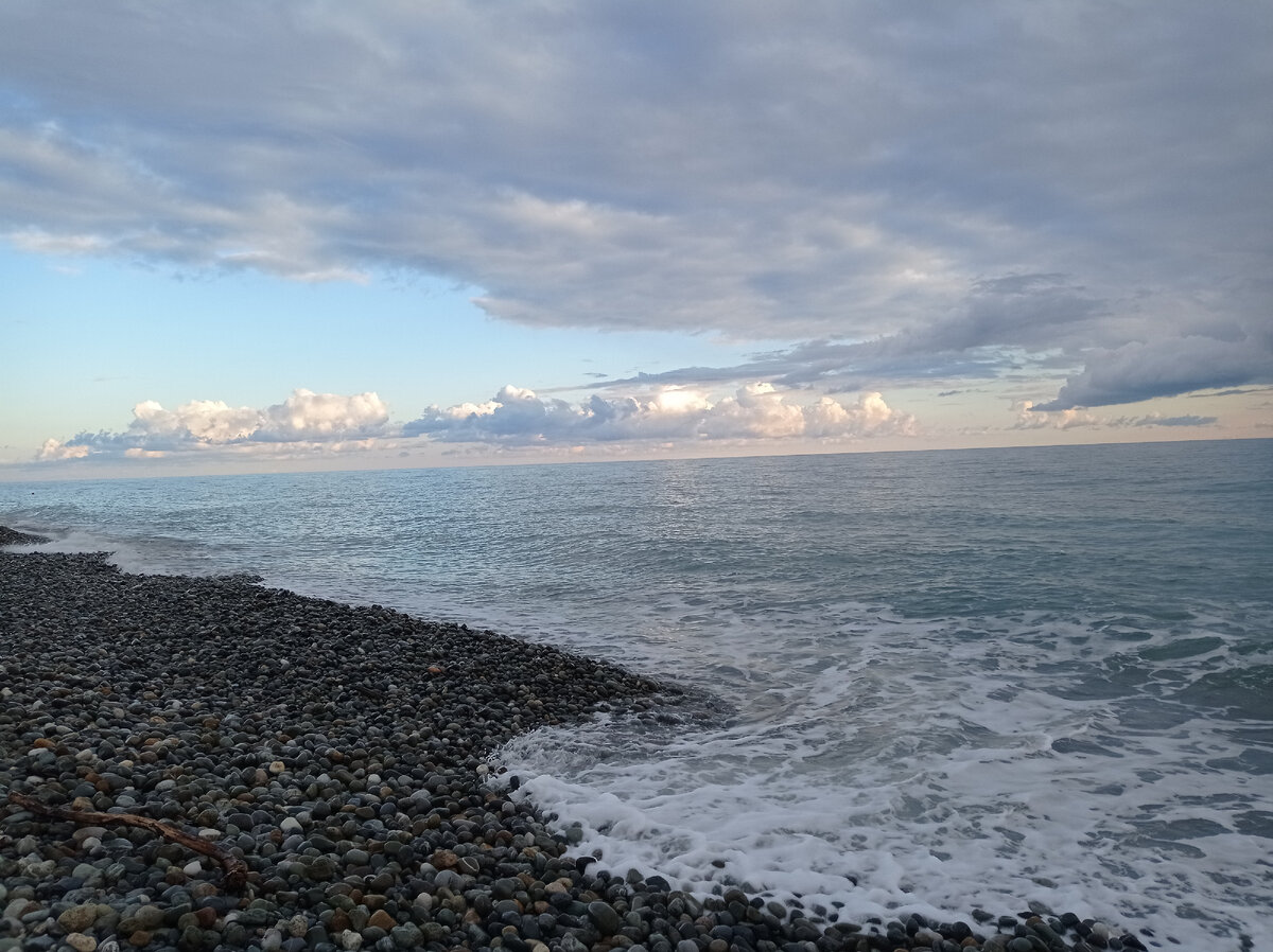 Каменистый пляж