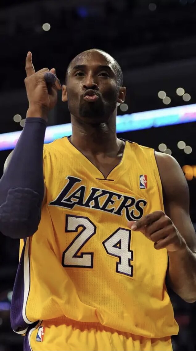 Black Mamba в форме Лейкерс.