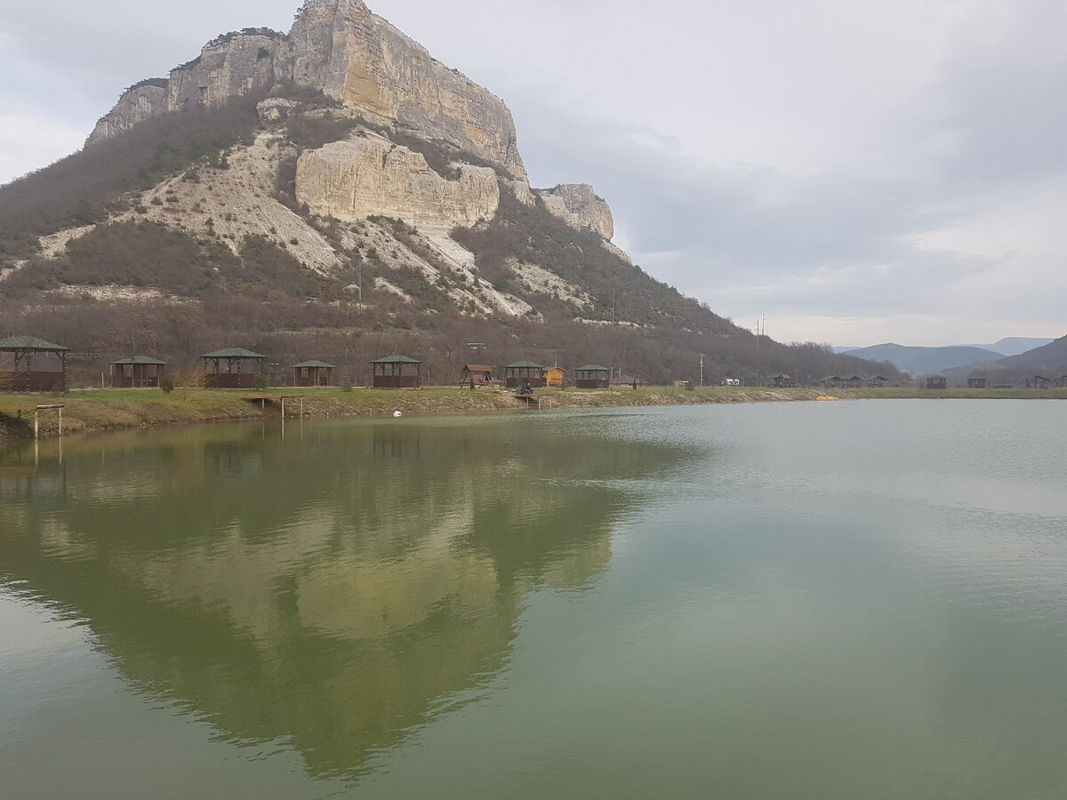 Село в глубинке - особая магия предгорных мест. Шикарный парк в  оригинальном деревянном стиле. И про цены на квартиры и дома. | Добрый  Крым. | Дзен