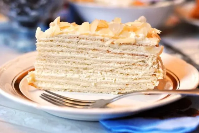 Торт "Сметанник" классический 