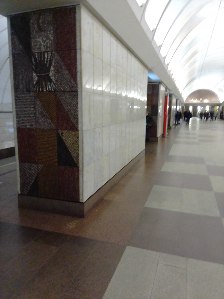Станция Московского метро «Крестьянская Застава».