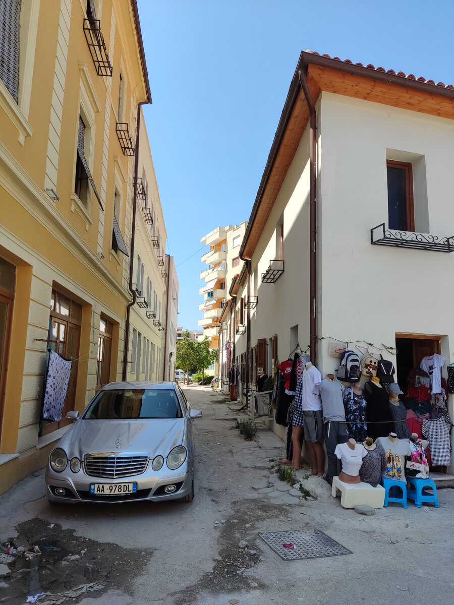 Мерседес во Влёре. 