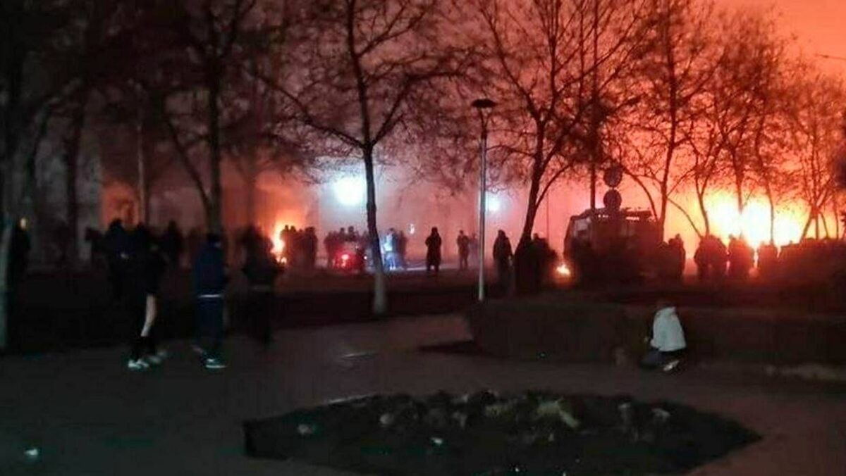 Задержанный за беспорядки в Казахстане оказался уроженец из Киргизии - музыкант Викрам Рузахунов. Он рассказал, что ему заплатили за участие в митинге.