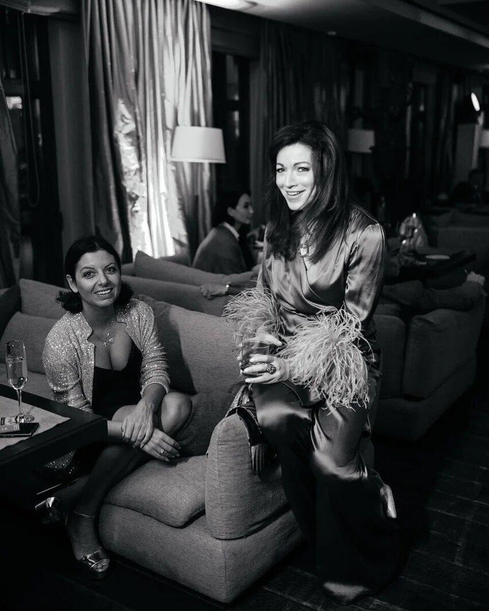    Маргарита Симоньян и Алена Хмельницкая