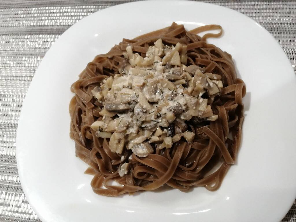 Гречневая лапша пп. Гречневая лапша пп. Салат с гречневой лапшой и курицей. Гречневые спагетти соба. Гречневая лапша пп.