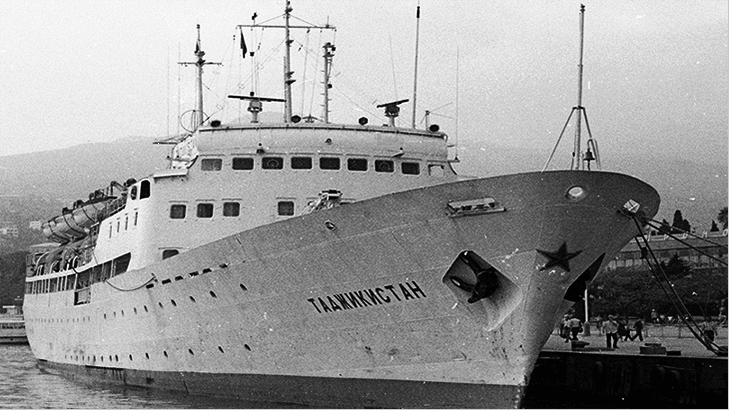 Круизный теплоход "Таджикистан". 1981 г.