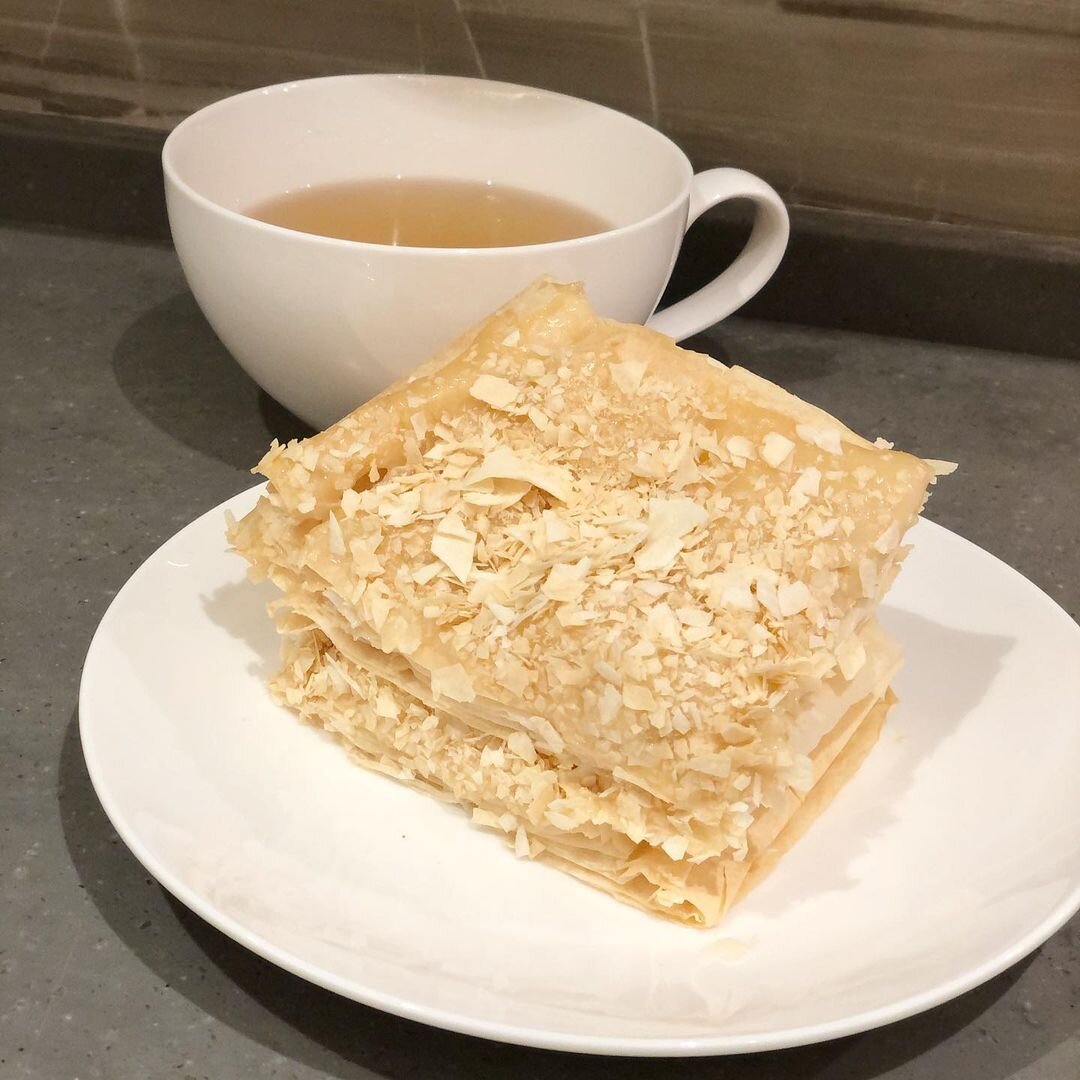 Слоеное тесто фило. Наполеон из фило. Торт наполеон из теста фило. Слоеное пирожное наполеон. Наполеон из теста фило.