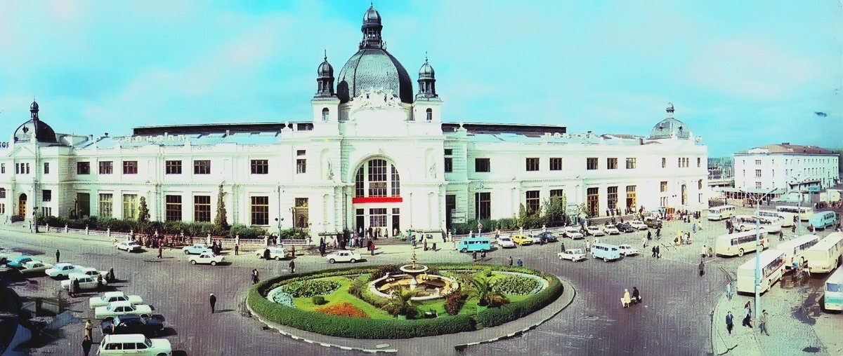 Фото из тех лет. Вокзал. А город не удалось посмотреть - времени не было. Фото из свободных источников.