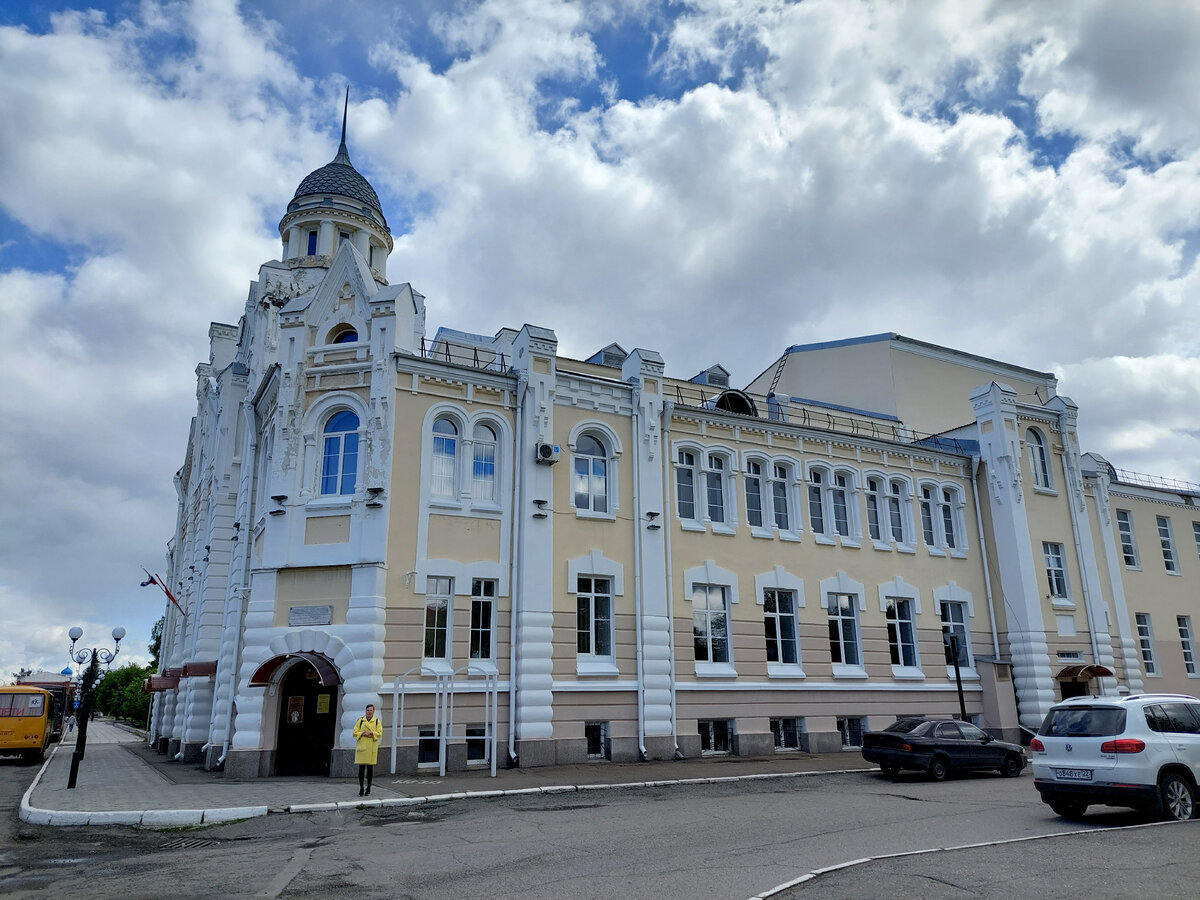 Бийский Драматический театр. Фото автора.
