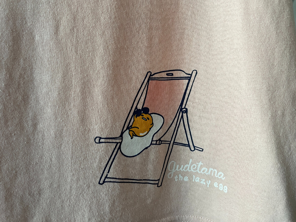 Gudetama — "ленивое яйцо" на любимой футболке от Uniqlo