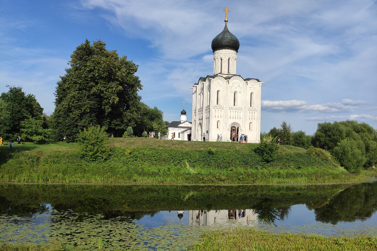 Церковь покрова на нерлинерлин. Церковь покрова на нерли фото. Строительство церкви покрова на нерли 1165 какой век. Храм покрова на нерли. Покрова на нерли купол.