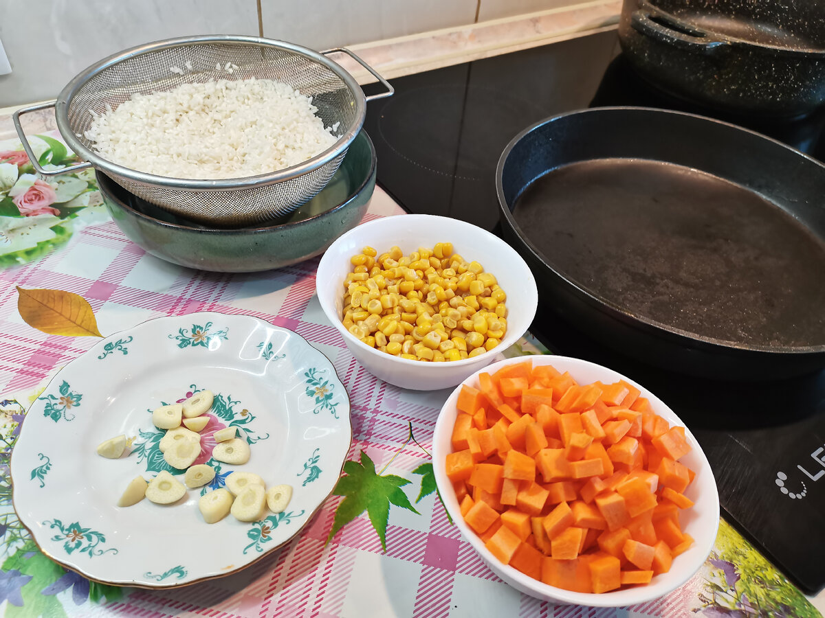 Промыла рис и дала ему стечь.Фото автора.