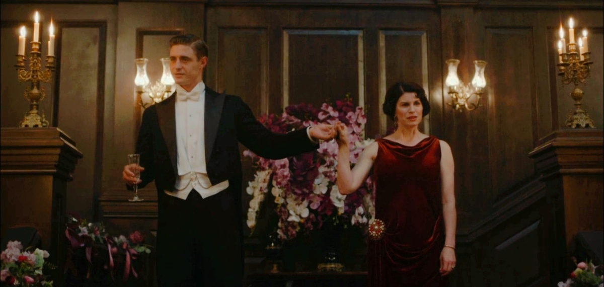 Цветы на чердаке. Начало-мрачная история женщины,которая несколько лет ...