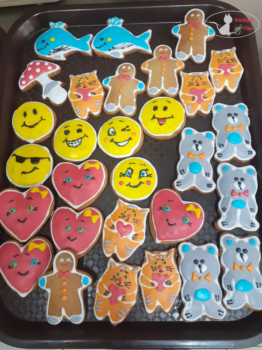 Люблю разрисовывать имбирные пряники, жаль, рабочего времени на них не хватает