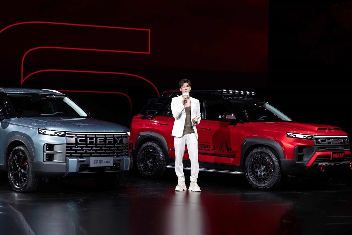 На фото с презентации: Кроссовер Chery Explore 06