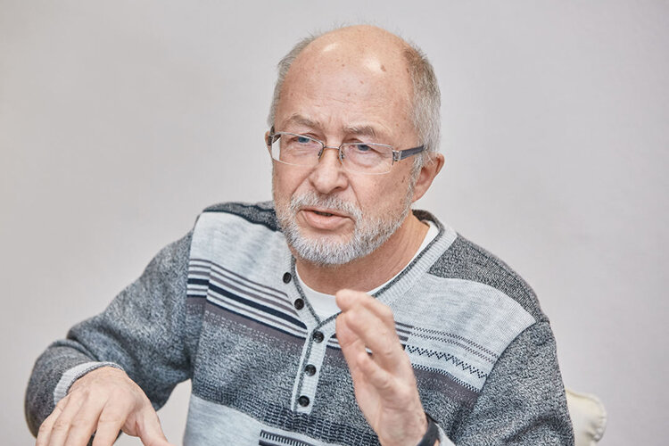    Публицист Рустам Курчаков: «Ключевой смысл единой линии пророчеств, зафиксированный Библией и Кораном, — в том, что «Бог есть свет небес и земли» Фото: «БИЗНЕС Online»