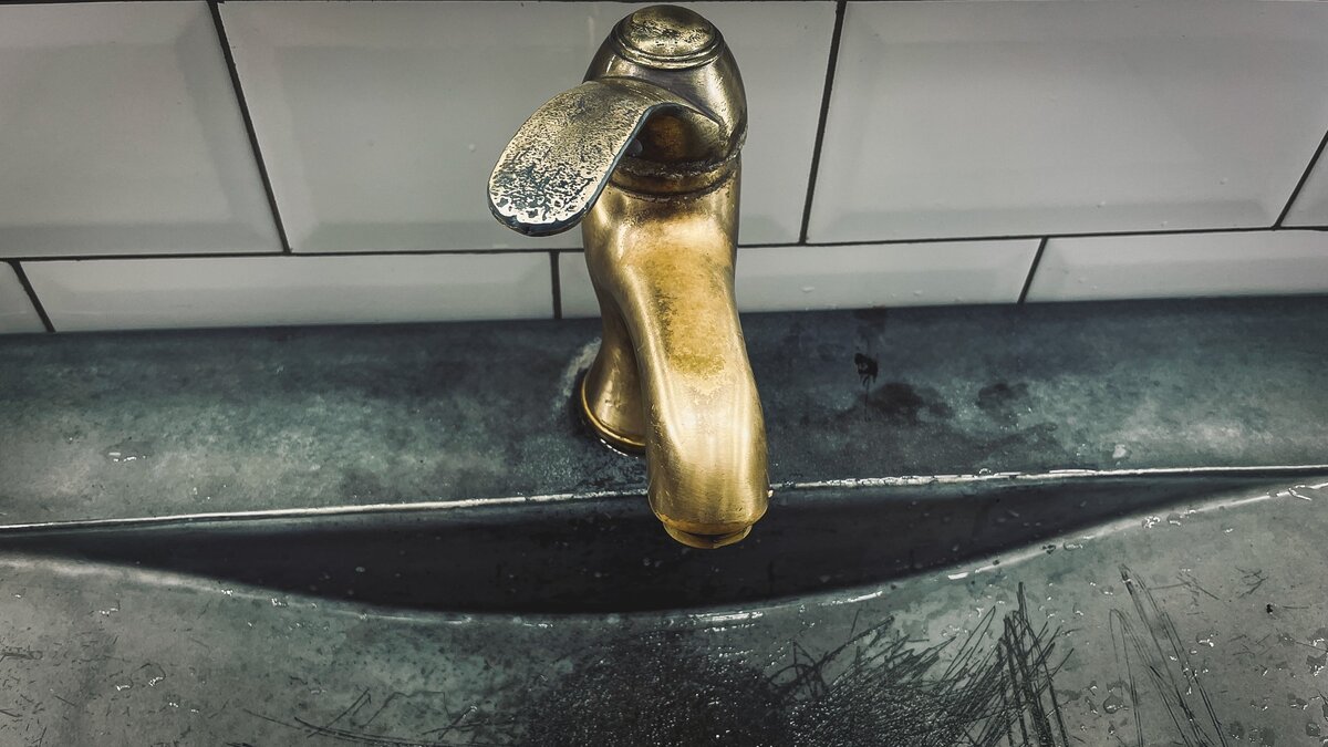     Более 20 многоквартирных домов остались без воды в Автозаводском районе из-за аварии 26 августа. Информацию об отключении NewsNN подтвердили в АО «Нижегородский водоканал».