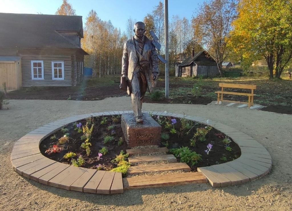 Памятник Николаю Рубцову в Никольском. Фото из открытого источника. 