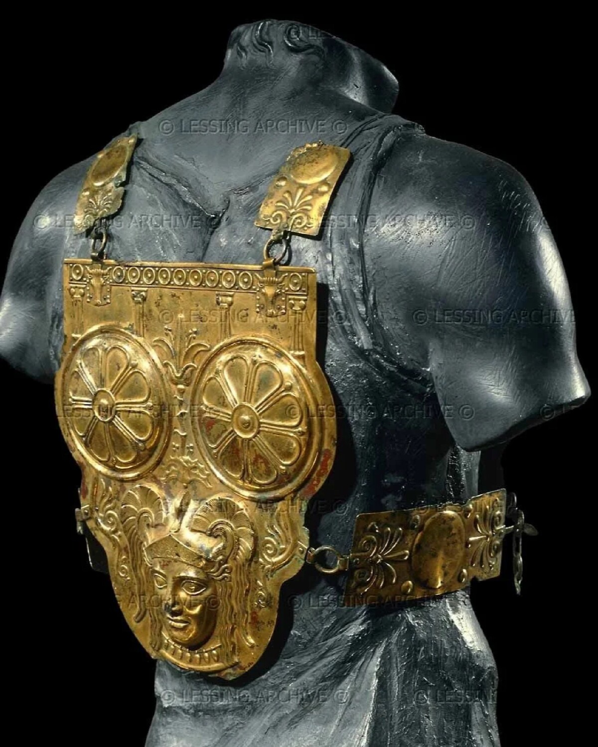 Ancient armor. Доспех Римская Империя 3 век. Римский панцирный доспех. Древний Рим доспехи легионера. Доспехи микенцев.