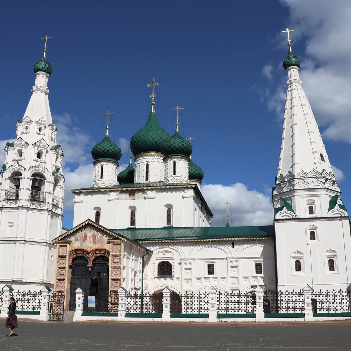 Какой памятник архитектуры 17 века изображен на картинке церковь ильи