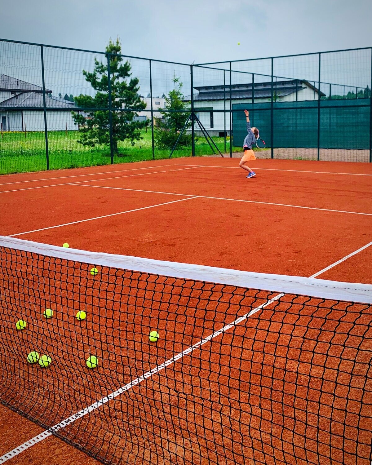 2 теннисных корта. Теннисный корт. Теннис корт. Открытый теннисный корт. Теннисная площадка.