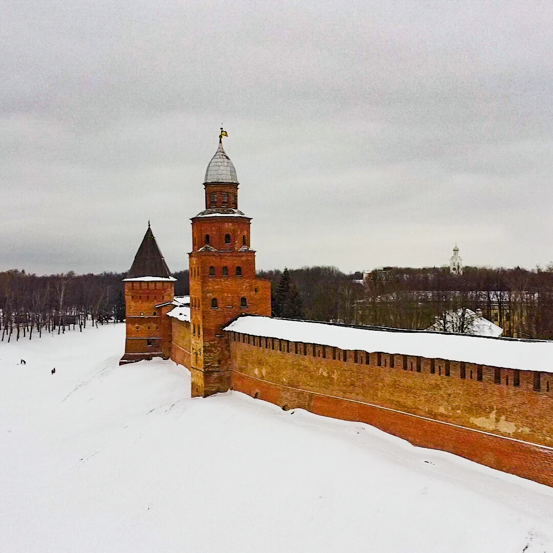 Городенский детинец. Новгородский Кремль Детинец. Кремль для дошкольников. Почему Новгородский Кремль называется Детинец.