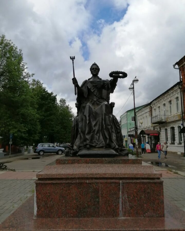 Памятники вышний волочек. Вышний Волочек. Вышний Волочек достопримечательности. Вышний Волочек памятники. Нижний Волочек.