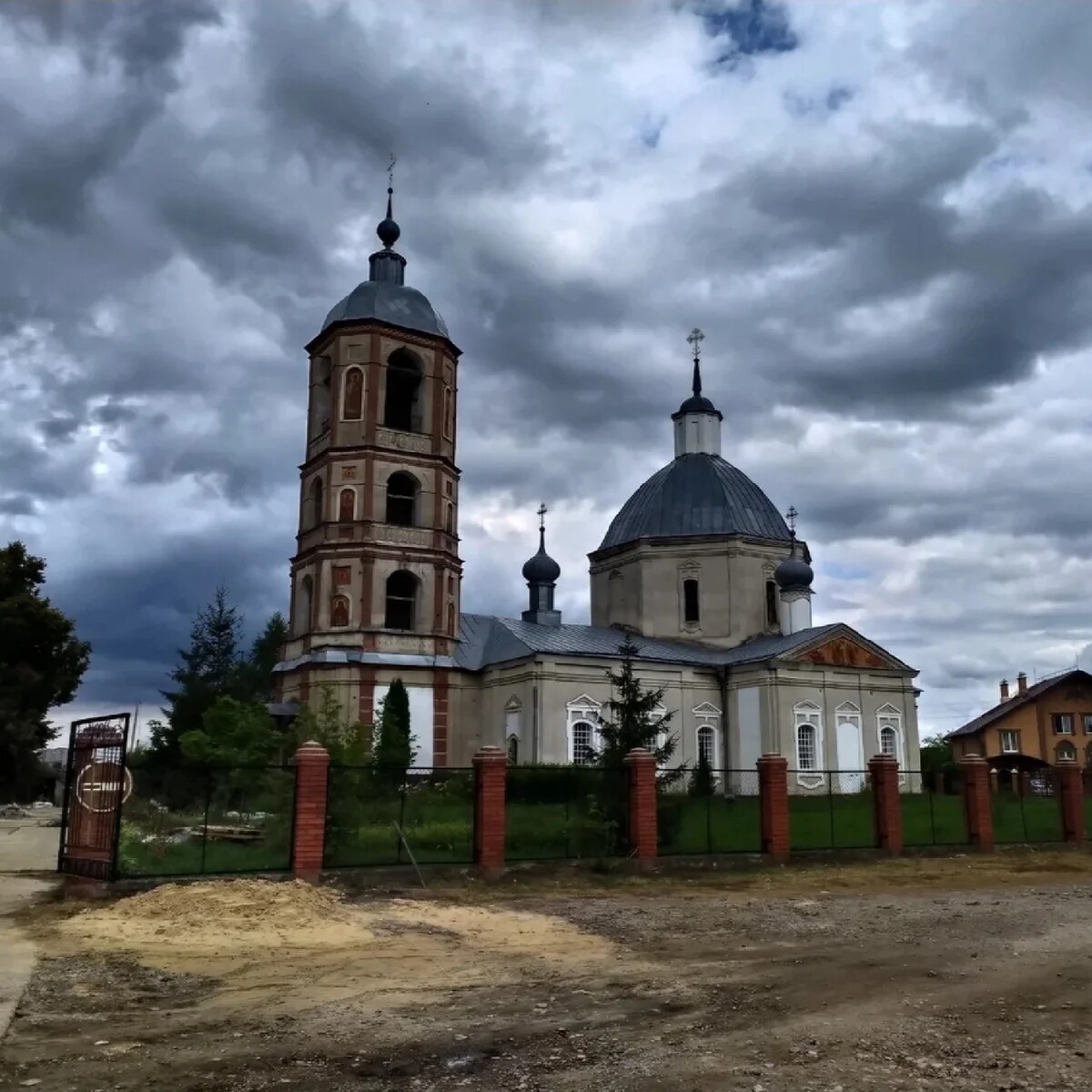 Погода в троицкое калужской. Троицкое Калужская область. Усадьба Троицкое Калужская область.