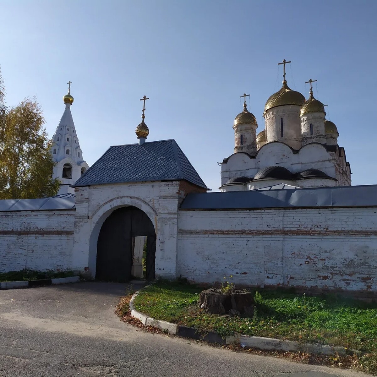 Ферапонтов можайск. Ферапонтов монастырь Можайск. Лужецкий монастырь в Можайске. Лужецкий Ферапонтов монастырь. Лужецкий монастырь источник.