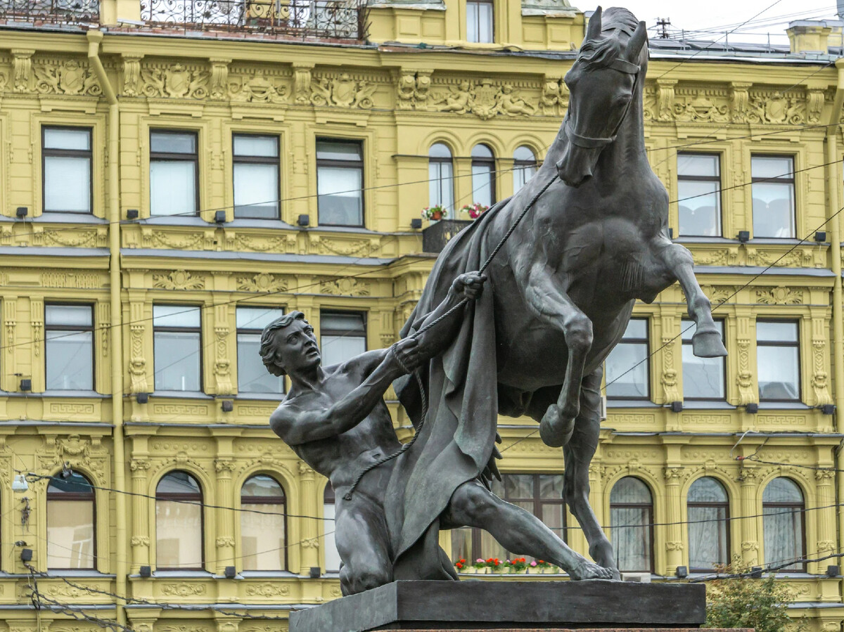 лицо наполеона на аничковом мосту