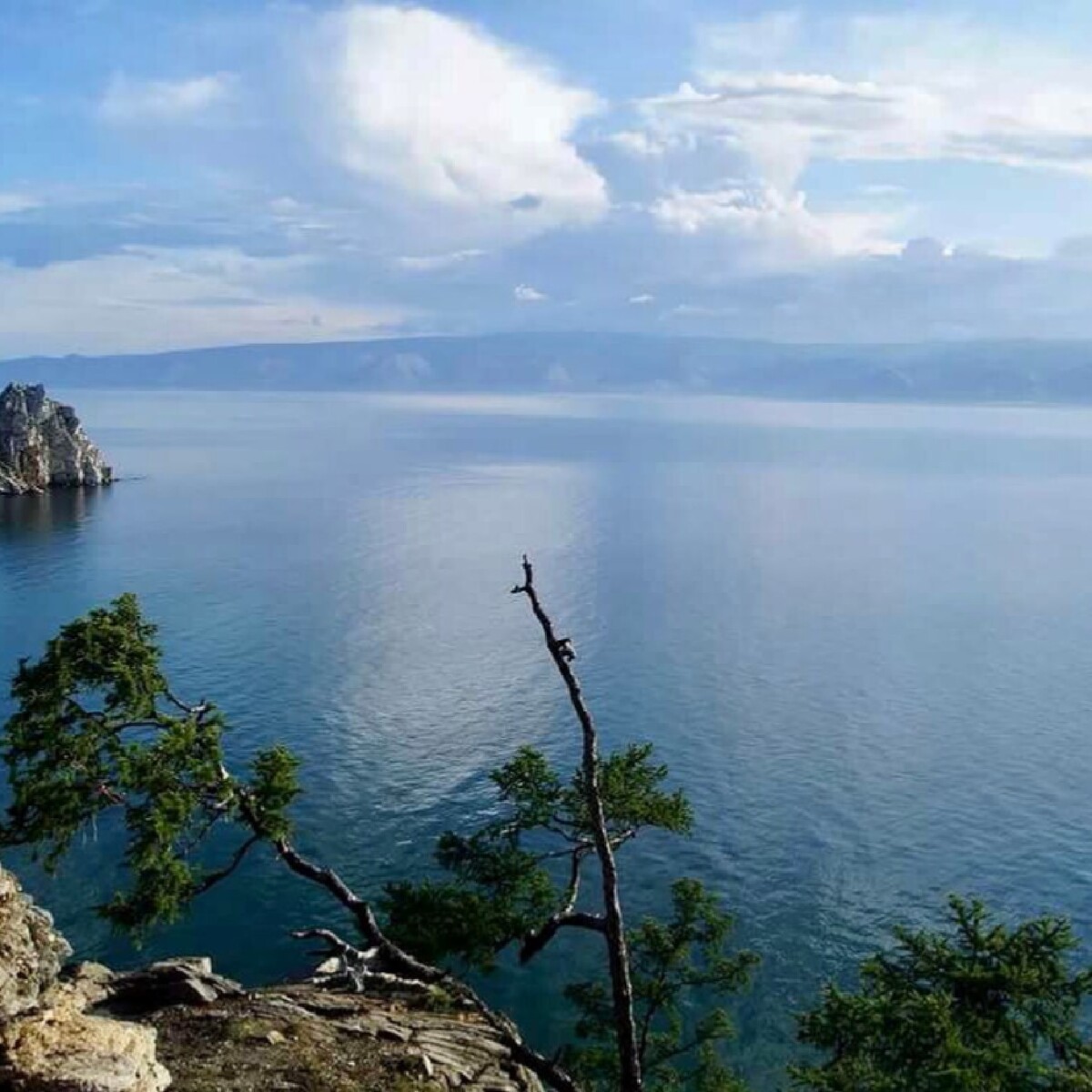 Про глубокое озеро. Озеро Байкал. Сибирское озеро Байкал. Байкал пресноводное озеро. Озеро Байкал, Восточная Сибирь.